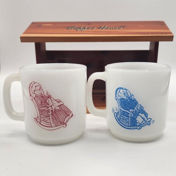 Vtg Myrtle Beach SC Souvenir Wooden Coffee House Glasbake Milk Glass Mugs Shelf - Picture 7 of 11